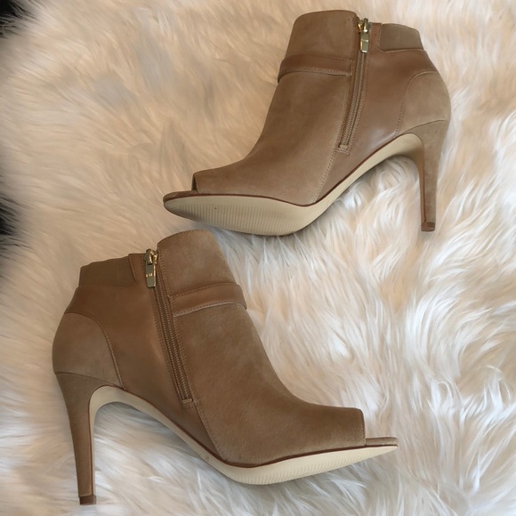 Marc Fisher | NWOB Peep Toe Shimmee Ankle Boots📦 - Picture 2 of 5